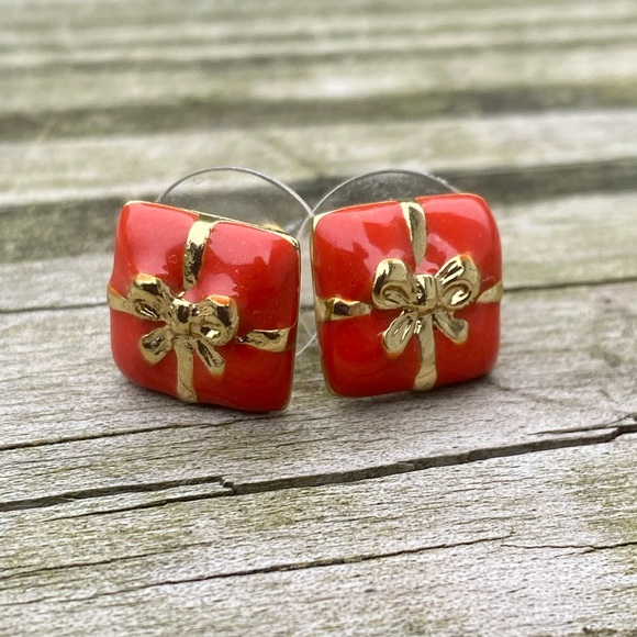 Gift wrapped present stud earrings - new - Picture 5 of 5